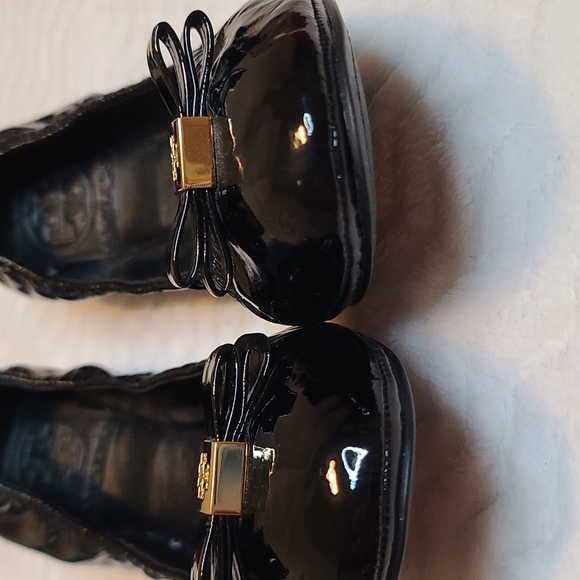 Tory Burch Black Eddie Bow Ballerina  Flats with Gold Emblem Size 6M - Picture 3 of 8
